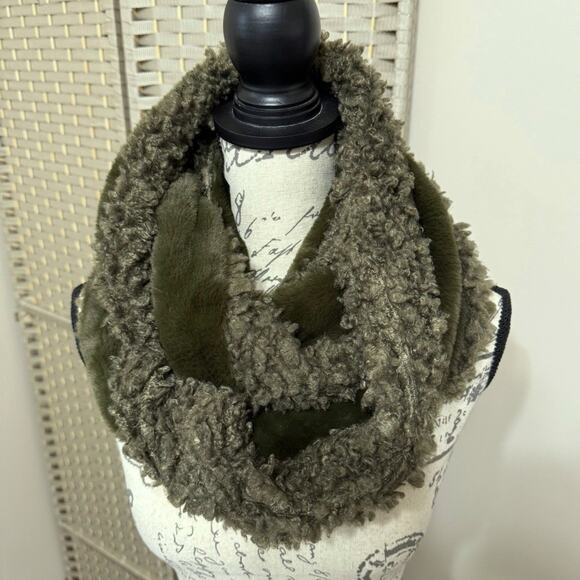 New Anthropologie Mixed Faux Fur Infinity Scarf Dark Olive Green Moss - Picture 1 of 10